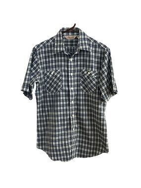Men's Kingsport Short Sleeve Plaid Button Up Shirt. Size Medium